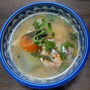 新味発見☘️とうがん、えび、鶏肉のナンプラースープ